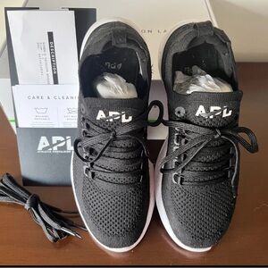 APL Women’s Athletic Shoes 7.5 Techloom Breeze Black Knit Box